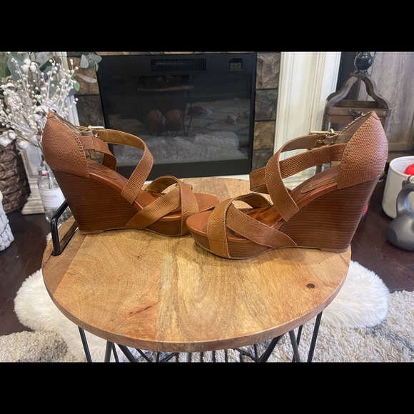 Banana Republic Wedge - Picture 3 of 6